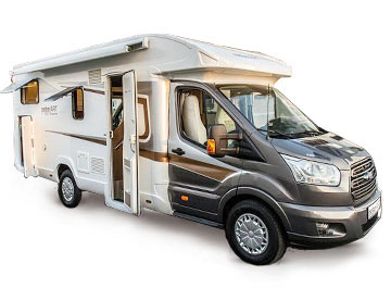 Kamper Compact - przestronne wnętrze z łóżkiem i kuchnią